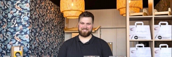 Był &nbsp;sushi masterem, dziś prowadzi własną restaurację. Wielkie otwarcie w KOKU Sushi