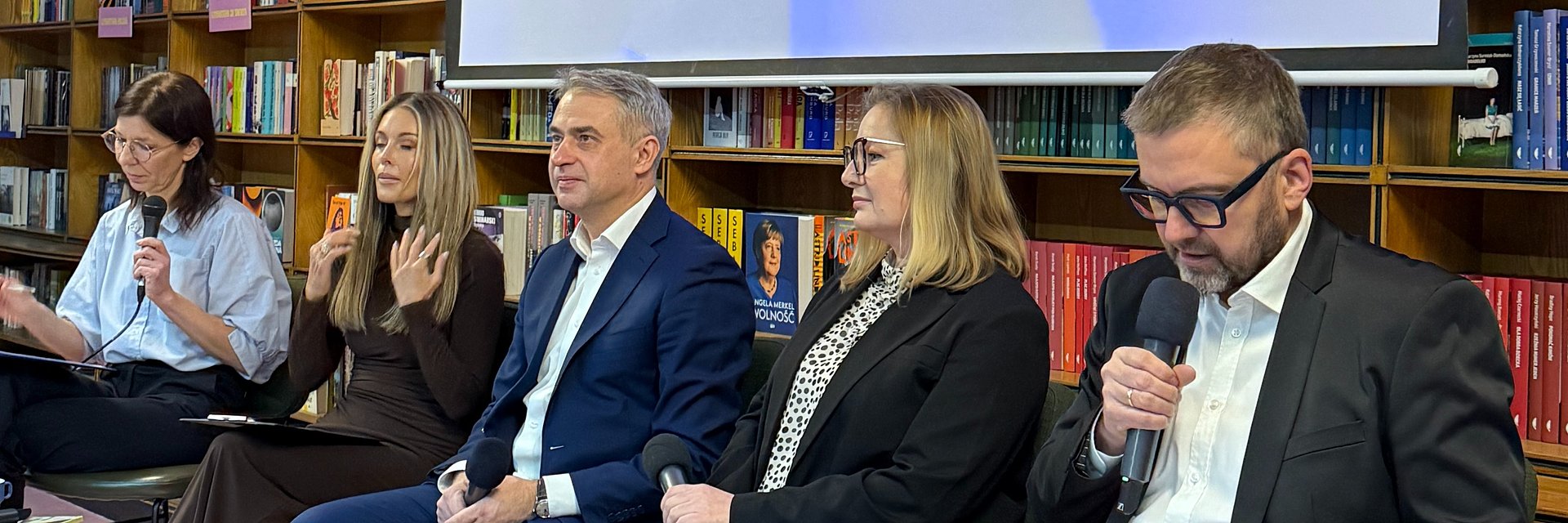 Cała Polska czyta Dorosłym – kampania nagłaśnia raport, o którym każdy powinien usłyszeć