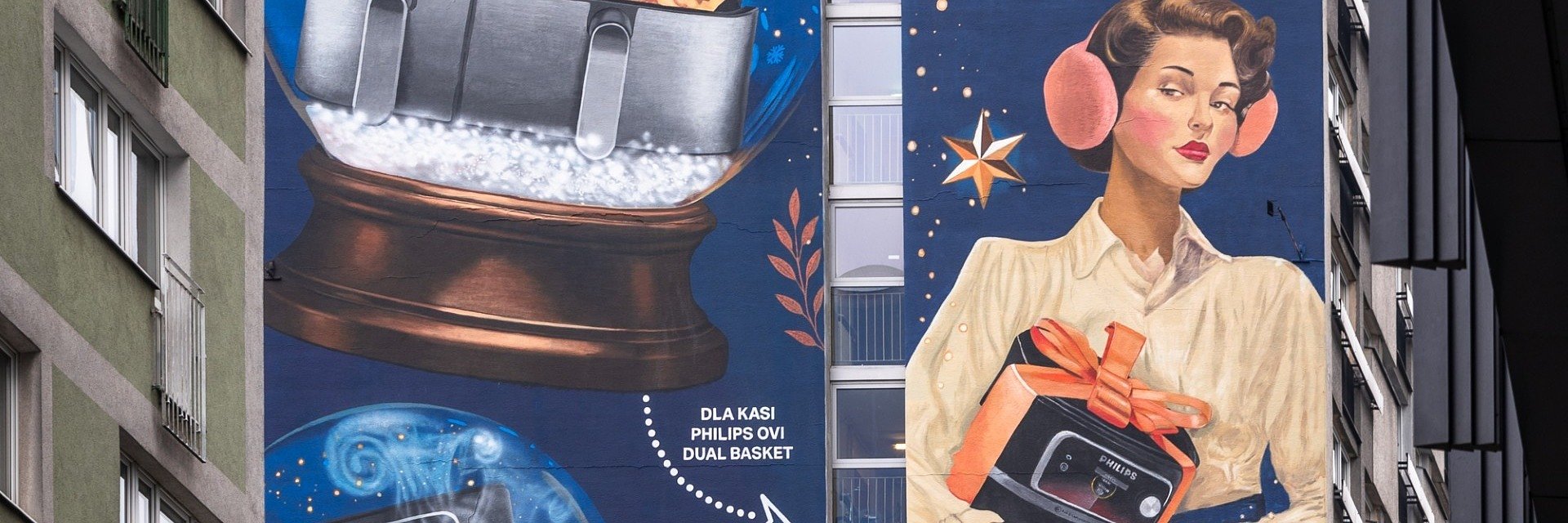 Mural w sercu Warszawy przyciąga świąteczną atmosferą i wspólnotą