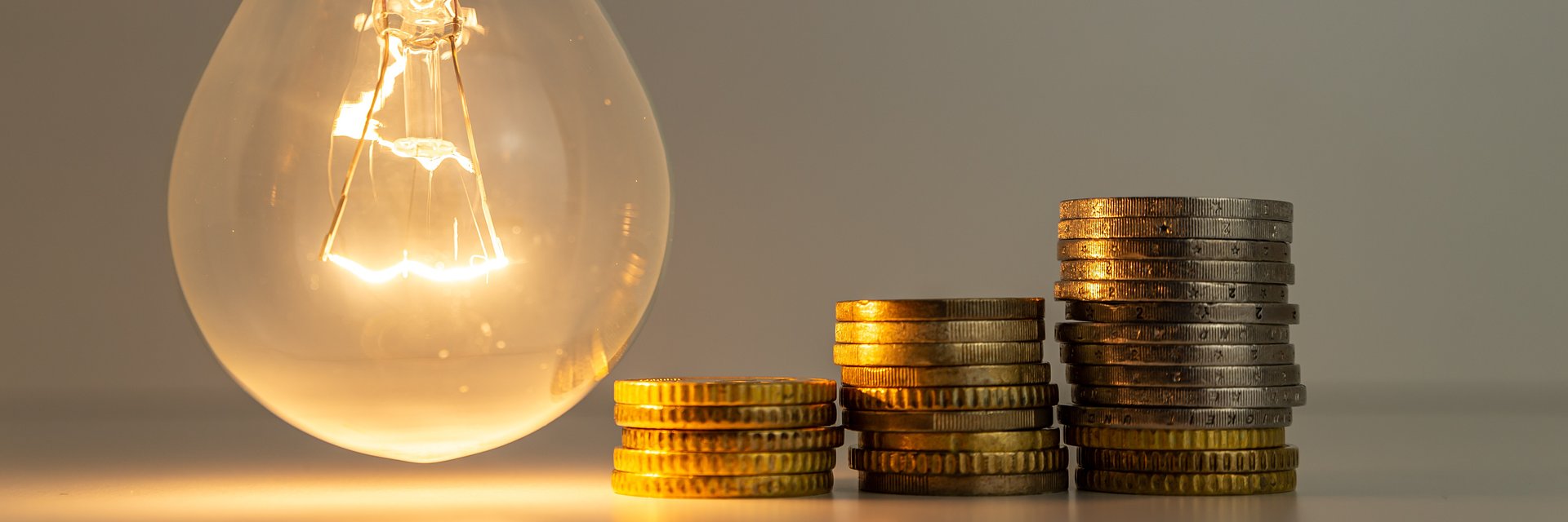 Raport: Taryfy dynamiczne. Jak obniżyć rachunki za prąd?