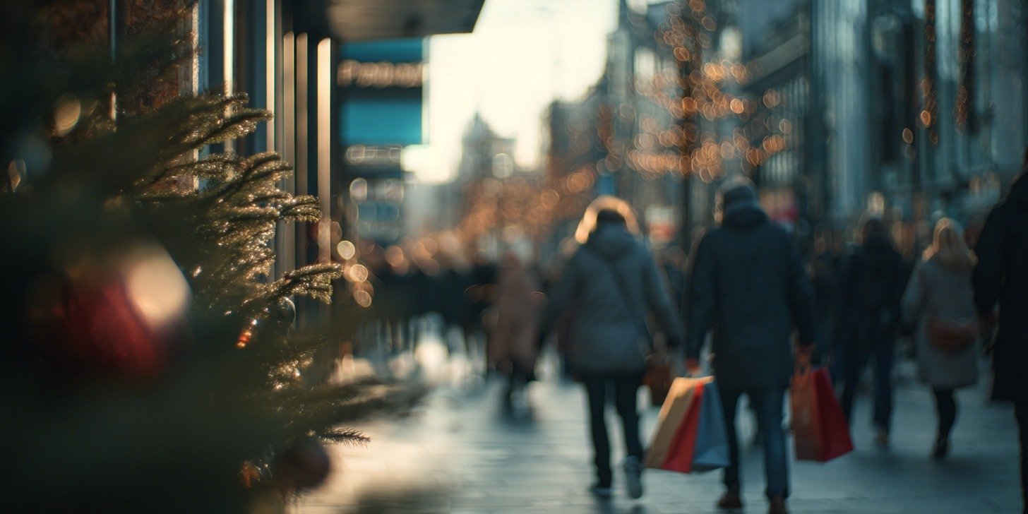 Stabilne budżety, bardziej przemyślane wybory – badanie AliExpress pokazuje, że jedna trzecia Polaków planuje wydać w tym sezonie świątecznym więcej