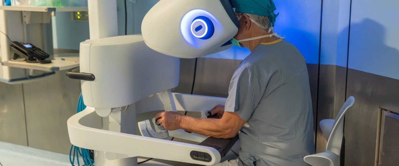 Pierwsi pacjenci zoperowani w asyście nowego systemu robotycznego