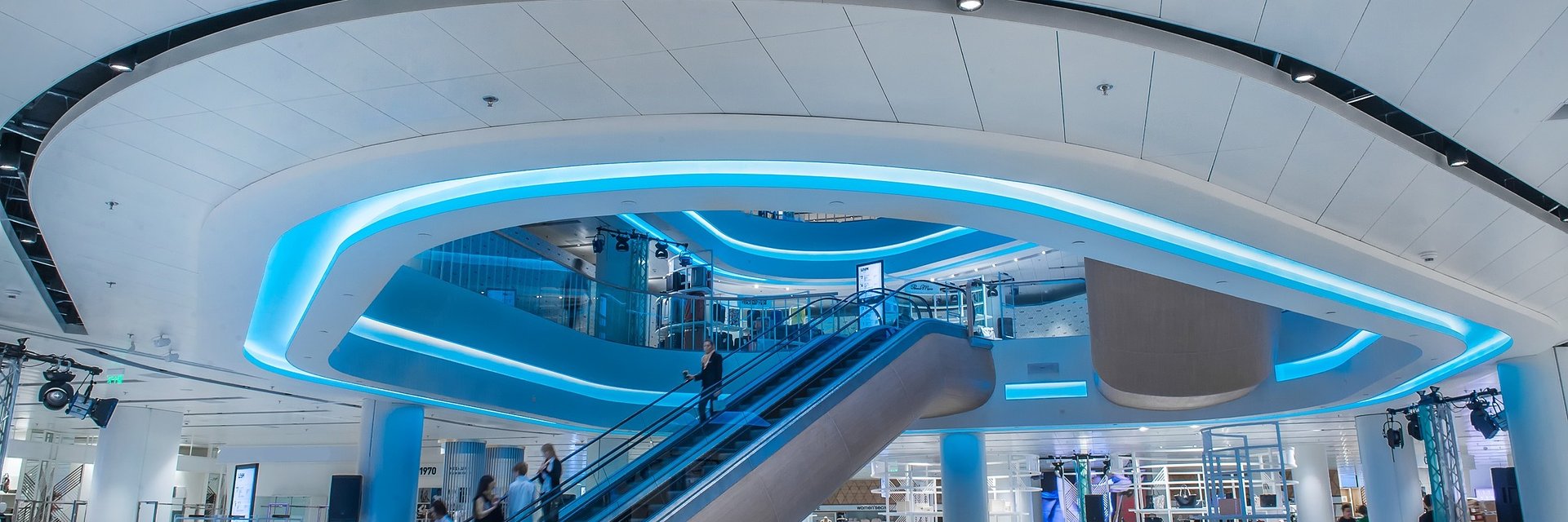 Last Christamas w tłumie może przyprawić o nerwicę? Firma od designu i akustyki podpowiada co zrobić, by sklepy były przyjazne