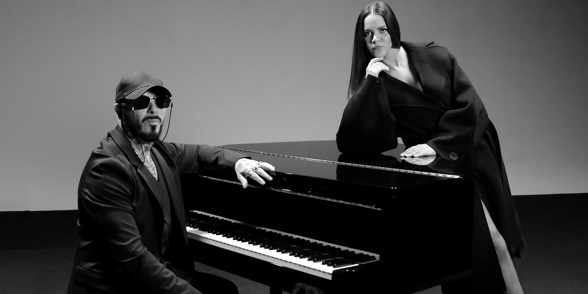 Blue Café nie zwalnia tempa! „Remedium” to nowa propozycja muzyczna zespołu Blue Café, która już teraz zapowiada się na kolejny przebój zespołu - w teledysku do piosenki pojawiła się legenda polskiego kina Grażyna Szapołowska