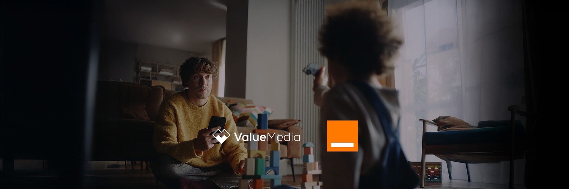 Fundacja Orange i Value Media startują z kampanią TV “Nie przescrolluj życia, spędzaj czas z bliskimi”