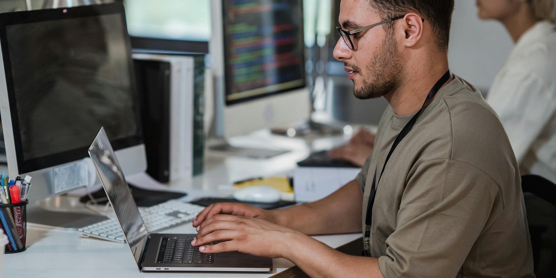 97% firm zgłasza incydenty cyberbezpieczeństwa związane z wykorzystaniem Gen AI – jak budować strategię odporności na 2026 r.?