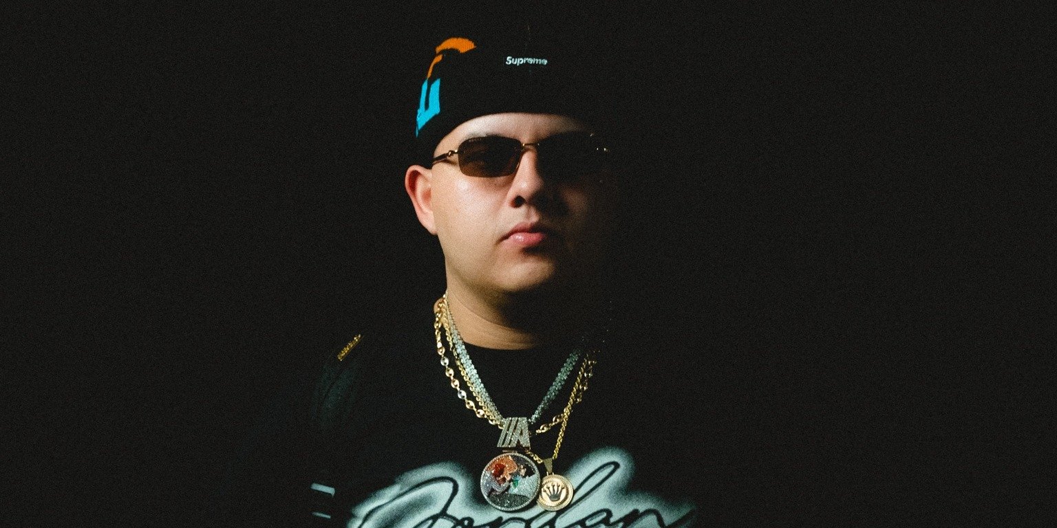 Promesa del trap colombiano Young Fatty inicia el año con una firma que marca un nuevo capítulo en su carrera