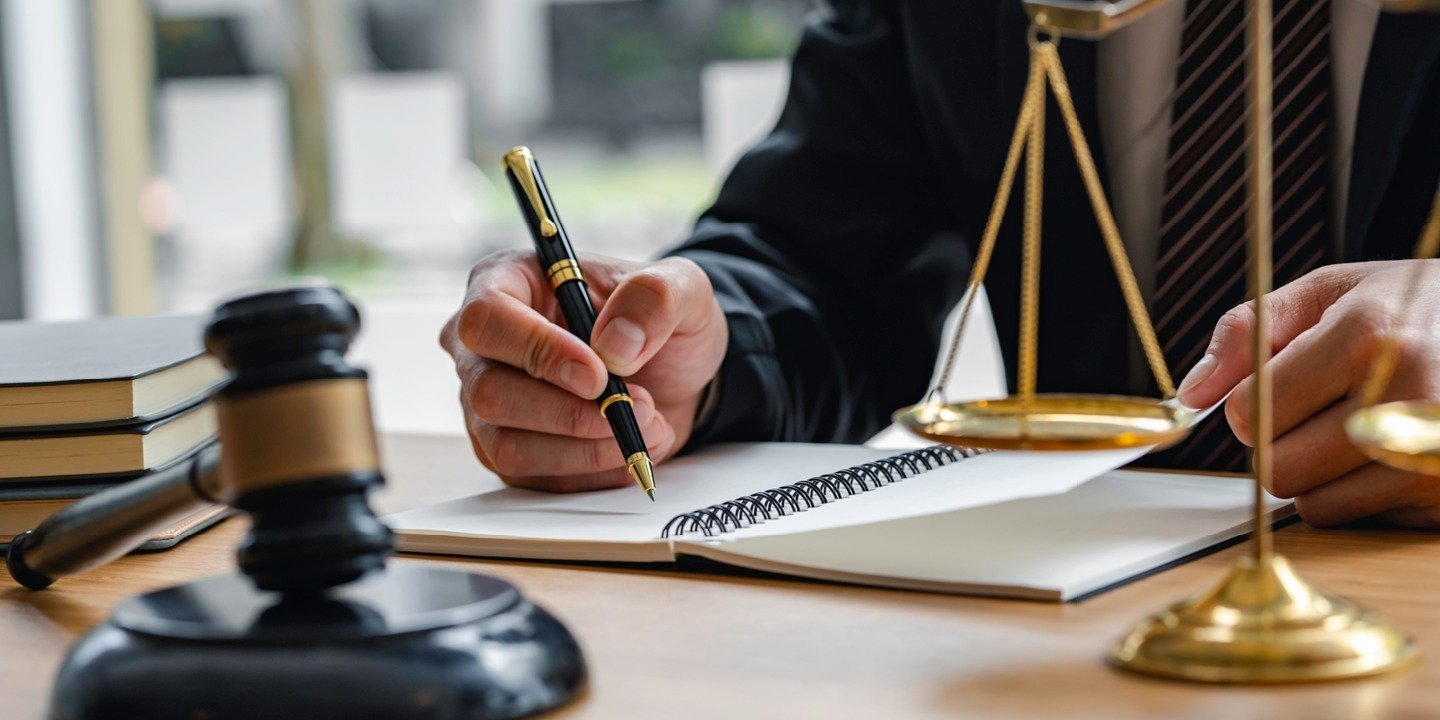 Ekspert: Krytyka a odpowiedzialność prawna - gdzie kończy się wolność słowa?