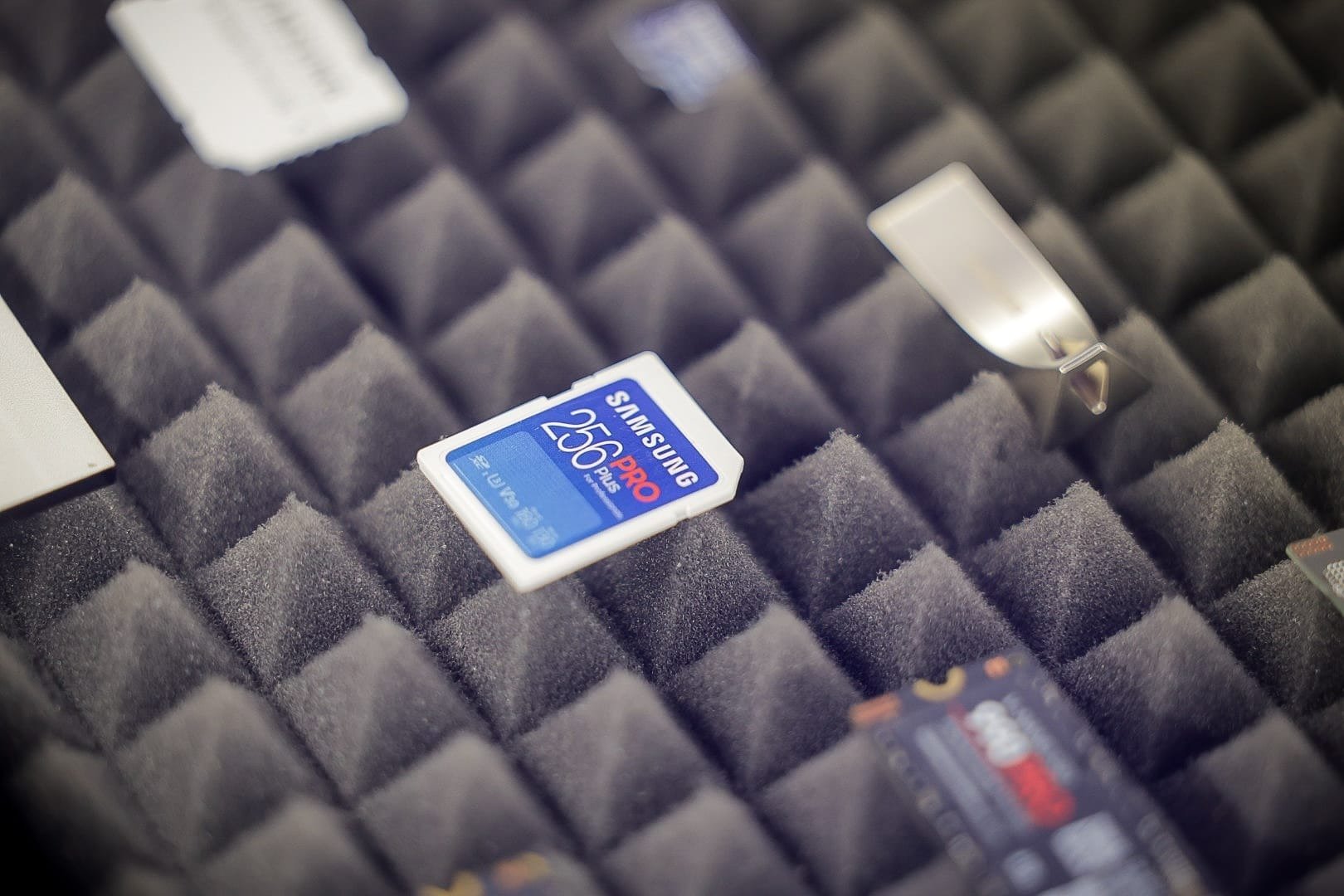 Ubrzani razvoj umjetne inteligencije i njezin utjecaj na industrijupovezanu s memorijom. Što se dogodilo 2025. godine i što možemoočekivati u budućnosti?