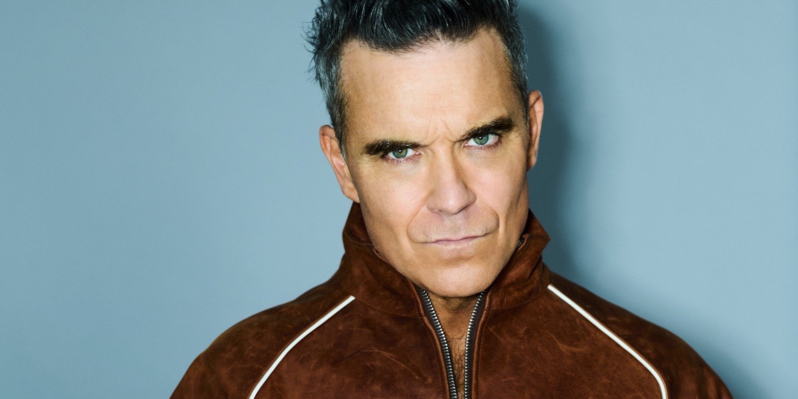 ROBBIE WILLIAMS NEČEKANĚ VYDAL ALBUM „BRITPOP“
