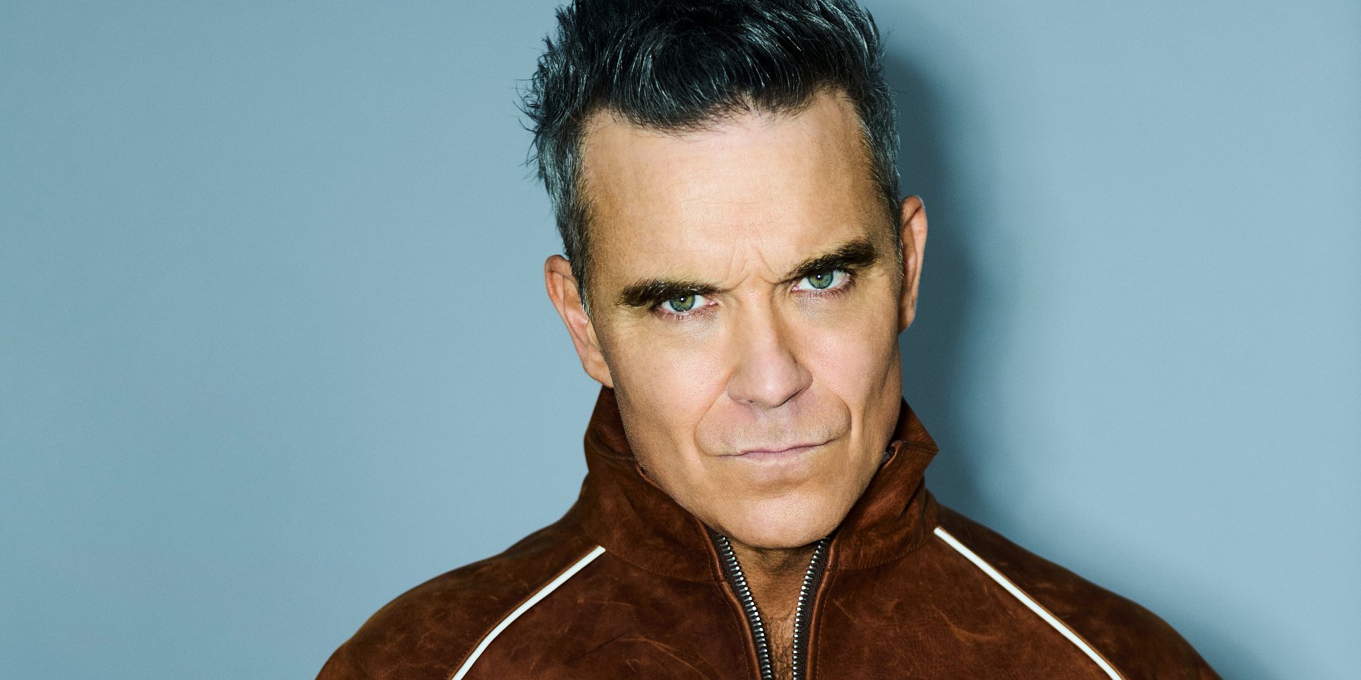 Telt házas budapesti koncertje után végre elérhető Robbie Williams "BRITPOP"című új albuma
