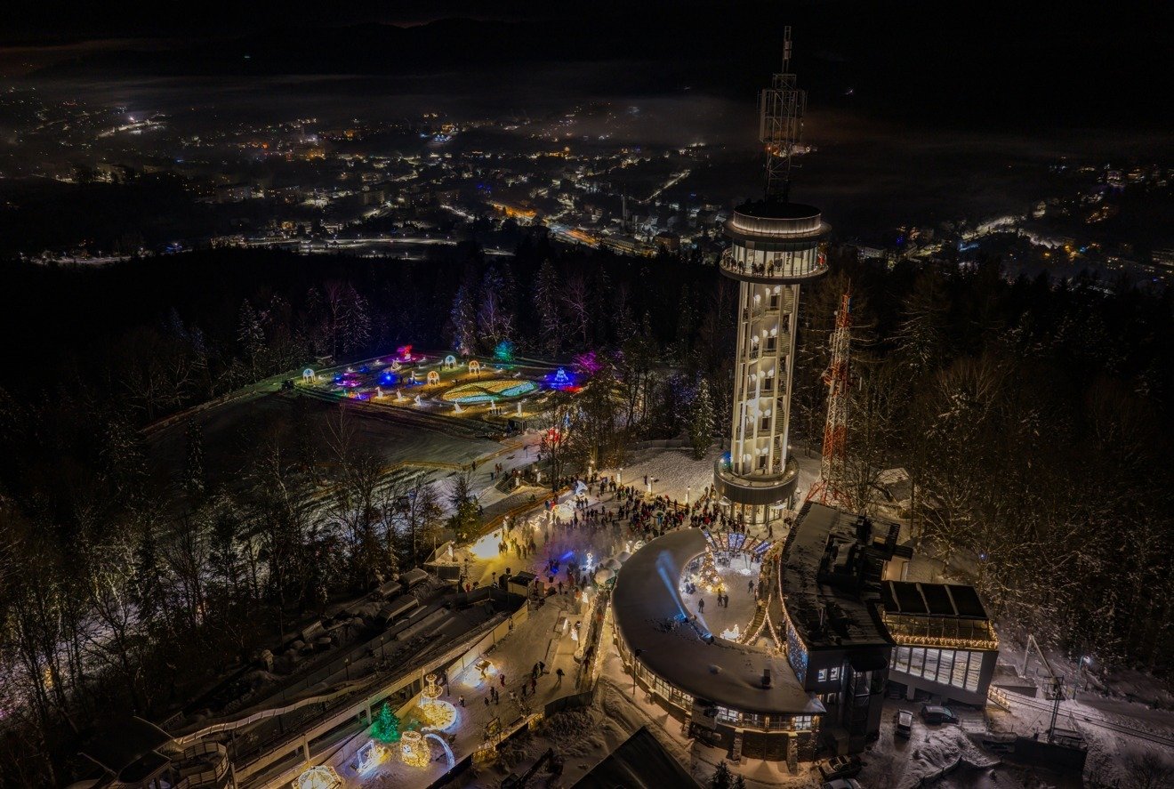 Wieża widokowa na Górze Parkowej oficjalnie otwarta – od wehikułu czasu, przez retro atrakcje ośrodka Grupy PKL po zupełnie nową perspektywę