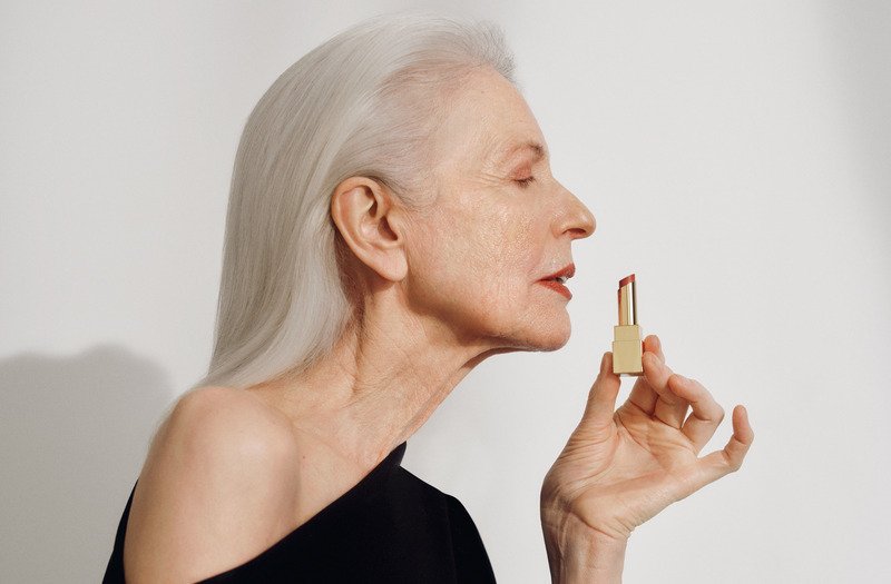 PREZENT LAST MINUTE NA DZIEŃ BABCI? ZAMIAST KOLEJNEGO KWIATKA – WSPÓLNY CZAS W SPA I PIELĘGNACYJNE HITY OD DOUGLAS.