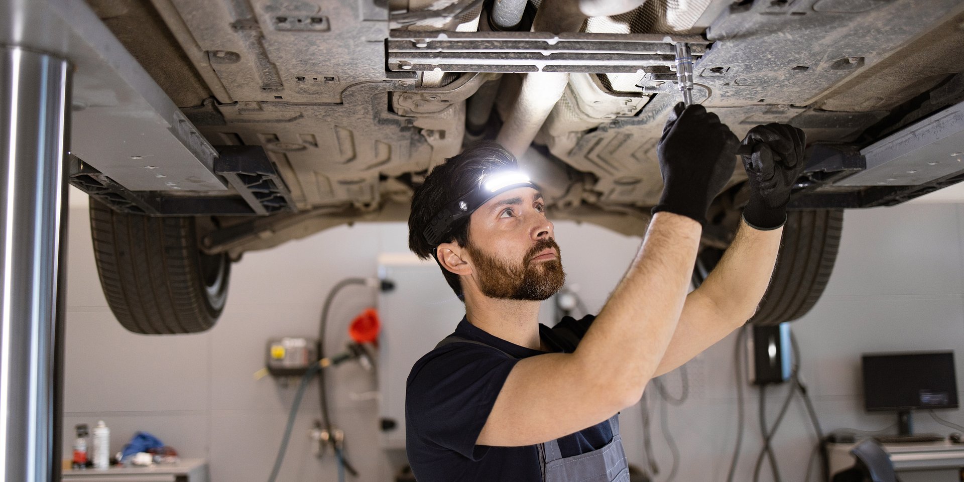 „Mnie świecisz czy sobie?” – oświetlenie w wymagających warunkach pracy