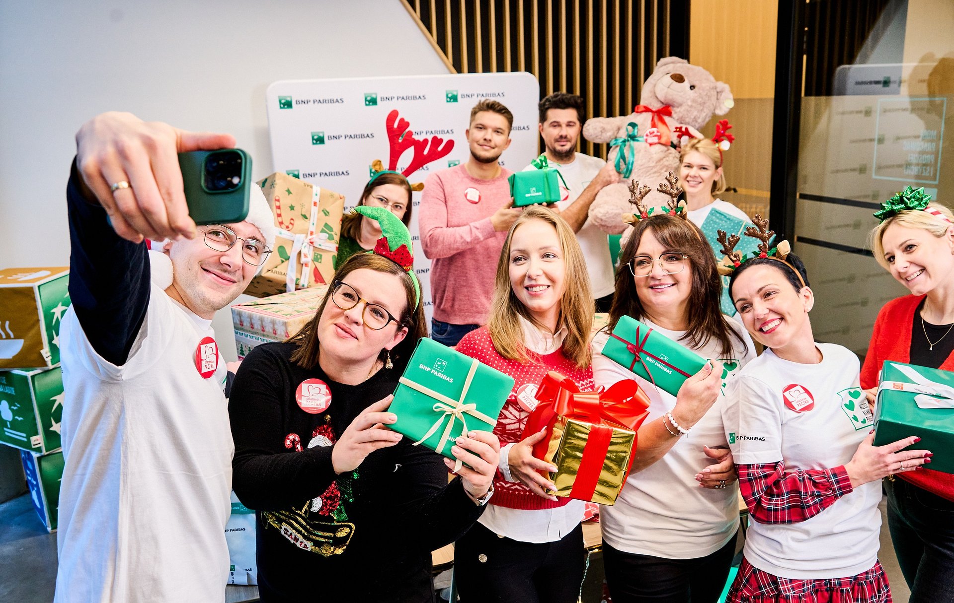 #WięcejDobra: 8 lat partnerstwa Banku BNP Paribas i Szlachetnej Paczki – miliony złotych wsparcia i tysiące zaangażowanych osób