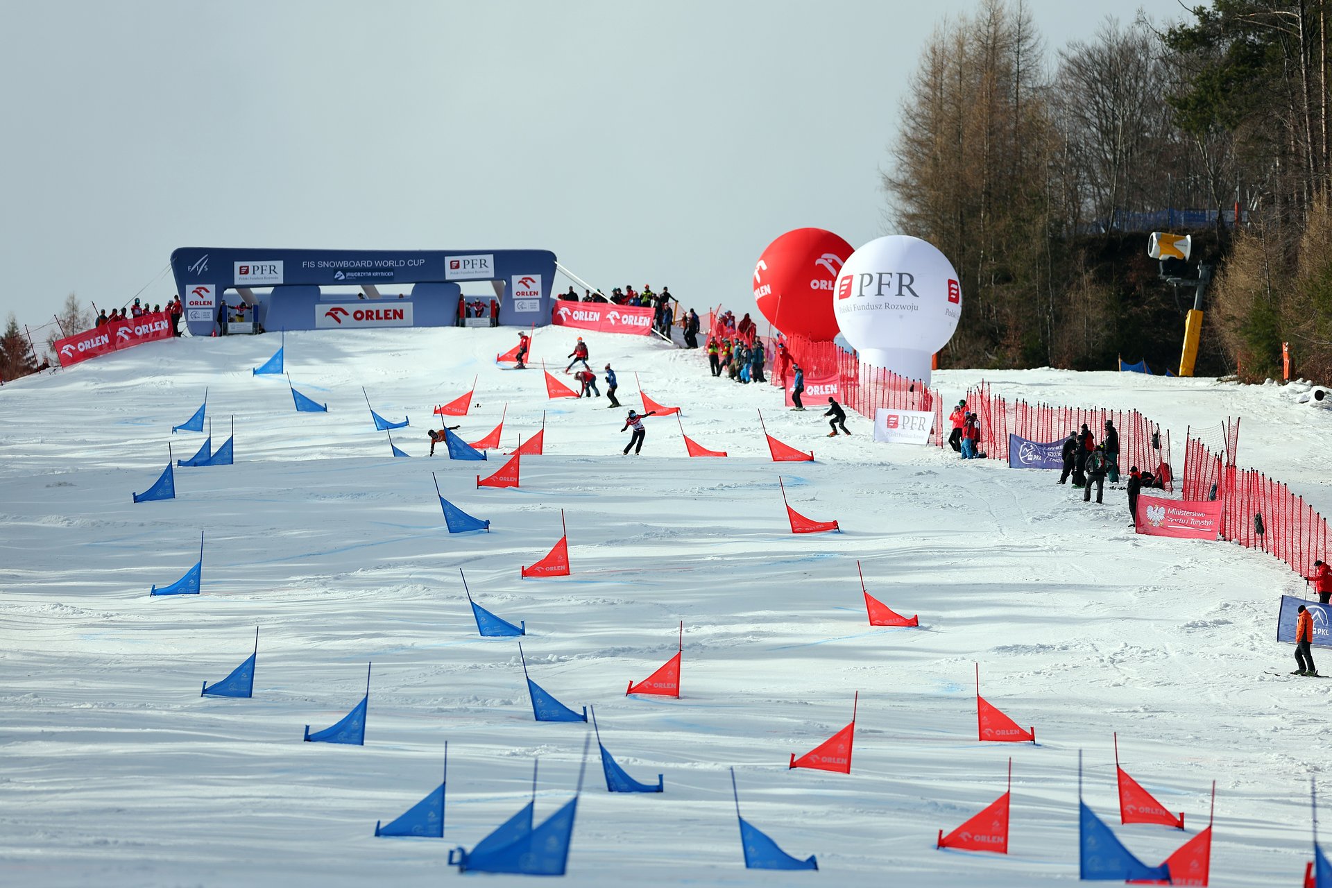 Jaworzyna Krynicka ponownie stanie się stolicą światowego snowboardu. Już 28 lutego i 1 marca odbędą się tutaj zawody Pucharu Świata FIS w snowboardzie alpejskim!