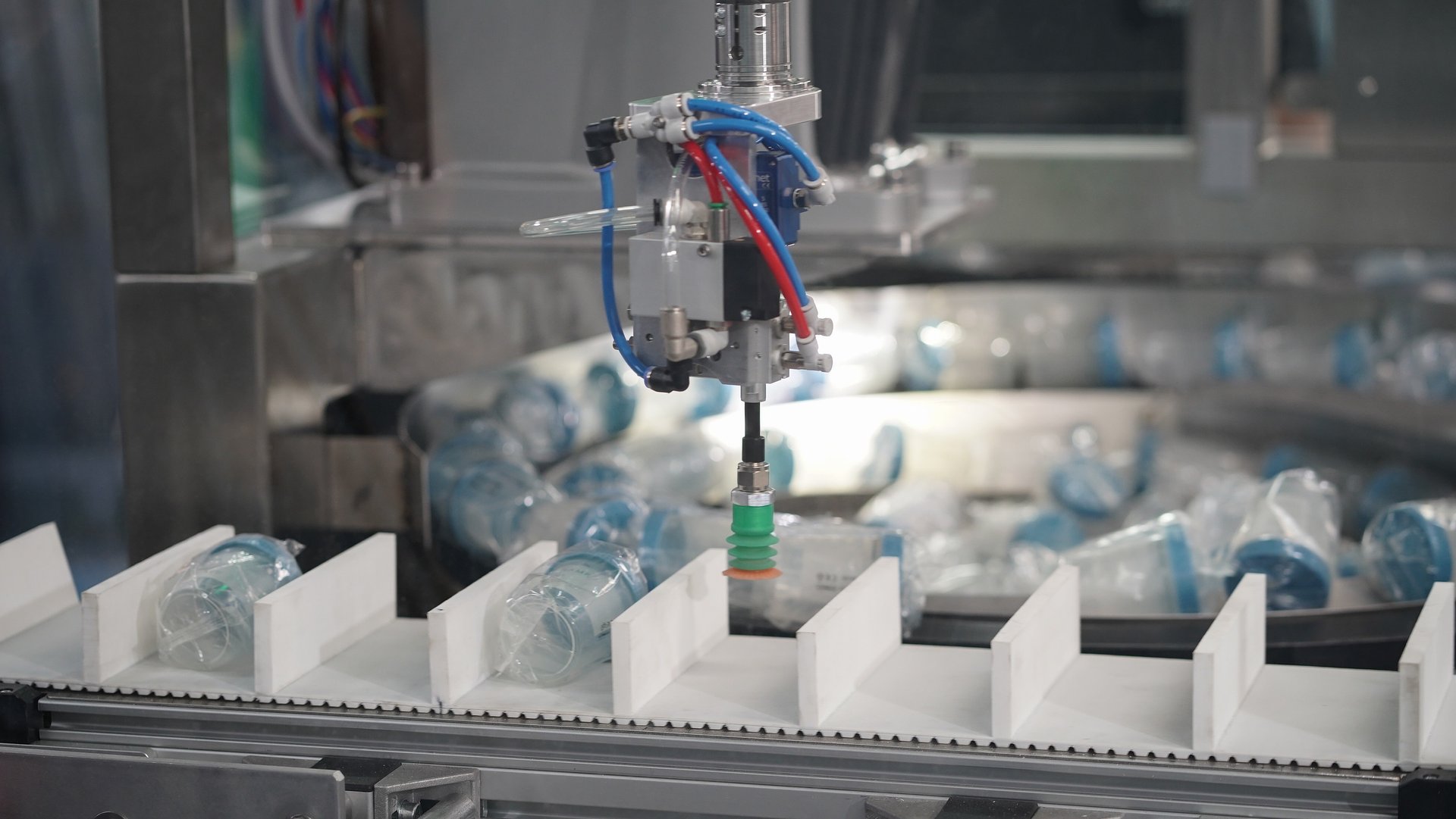 Samas e OMRON rivoluzionano il packaging medicale con una cella robotica dotata di circular tracking