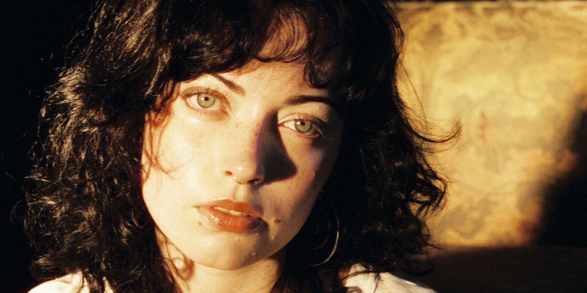 Violet Grohl świętuje podpisanie kontraktu z Republic Records podwójnym singlem