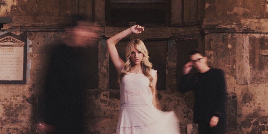 Sunday (1994) supportují The Last Dinner Party na turné po Evropě