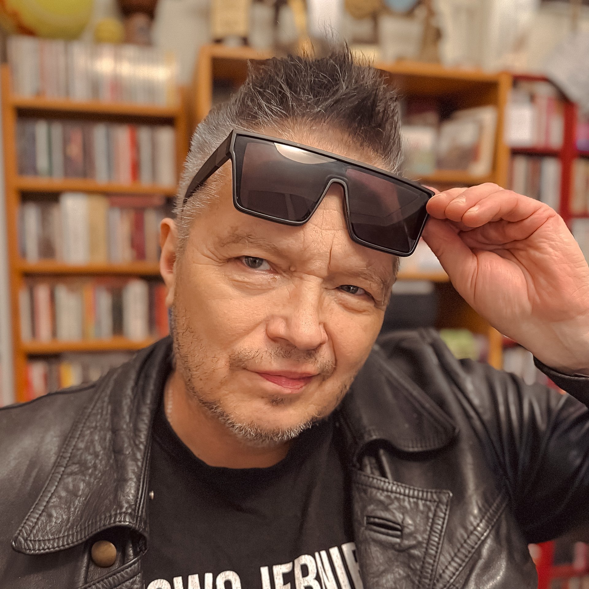 Piątek? Jest. Singiel? Jest. T.Love dorzuca „Piąteczek” i weekend zaczyna się oficjalnie!