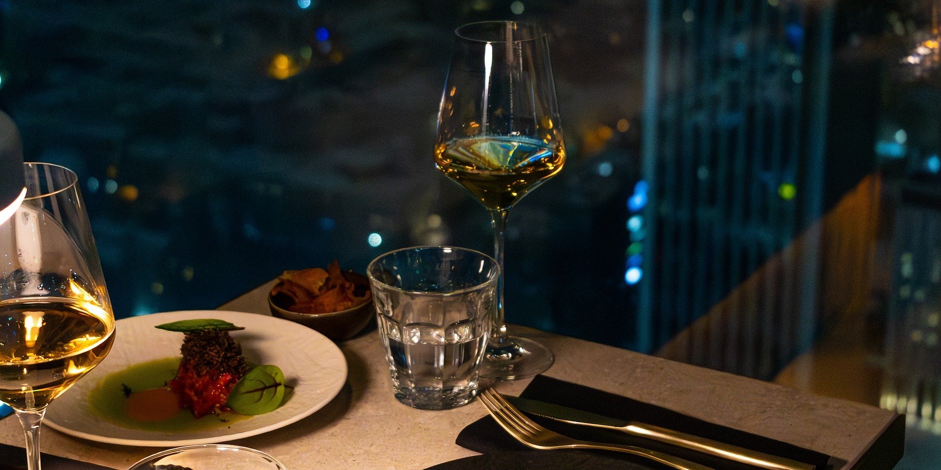 Walentynki w chmurach - Zakochaj się w Warszawie na nowo z Highline Warsaw