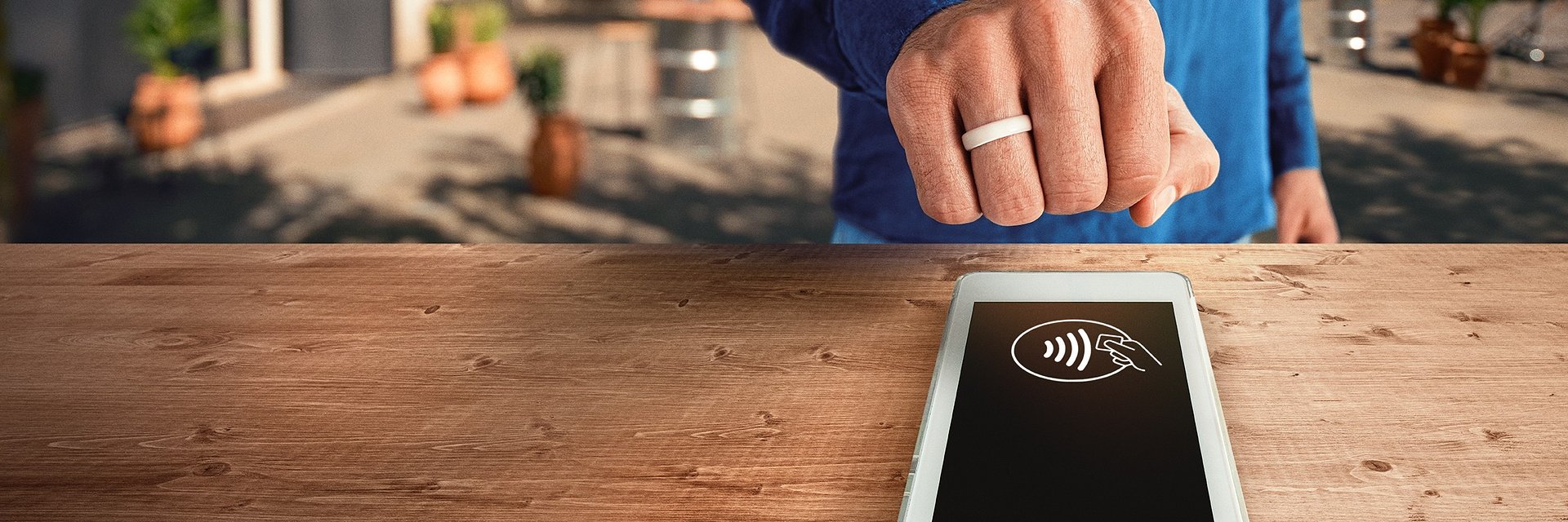 Bezkontaktní placení na vzestupu: platby prsteny v mBank rostou rychleji než mobilní platby