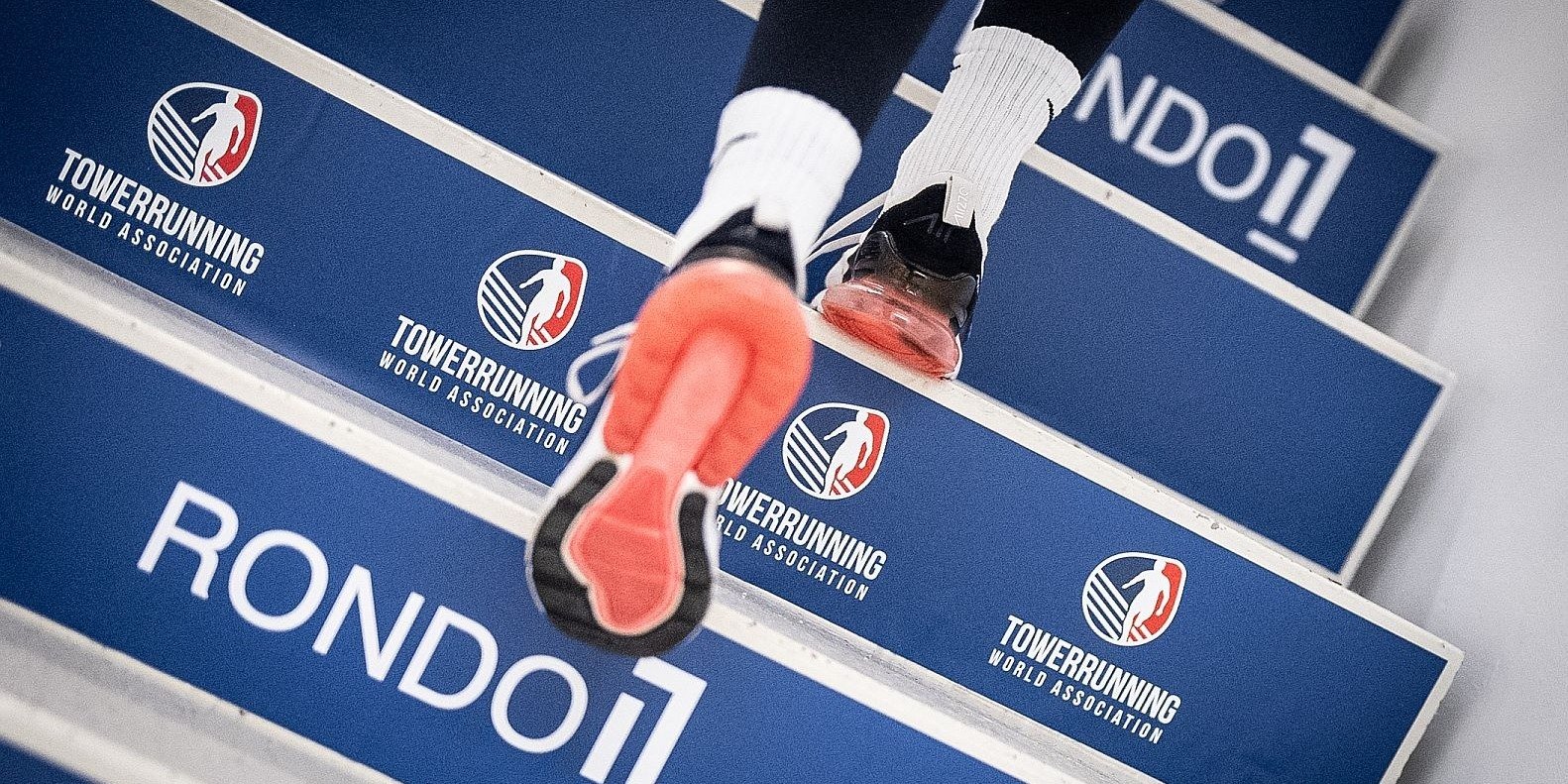 38 pięter, 142 metry w pionie i jeden szczytny cel!