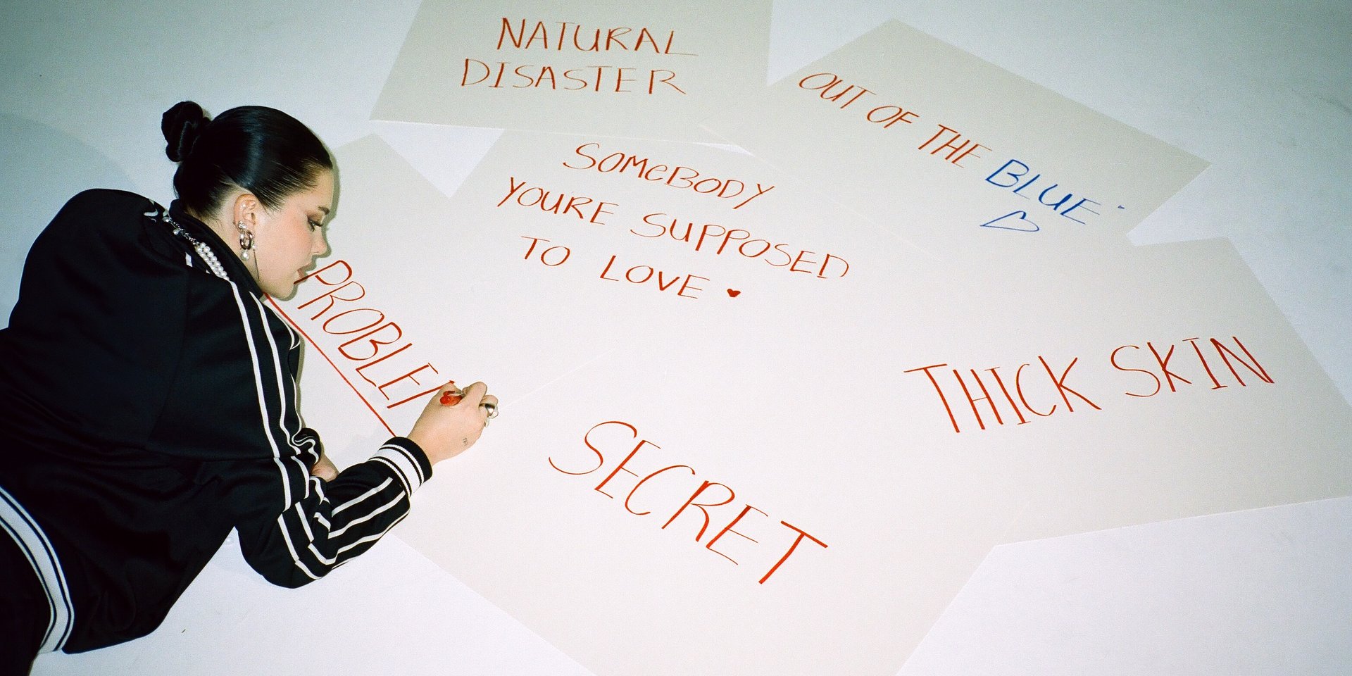 Edycja deluxe albumu „THE ART OF BEING A MESS” Lauren Spencer Smith już dostępna