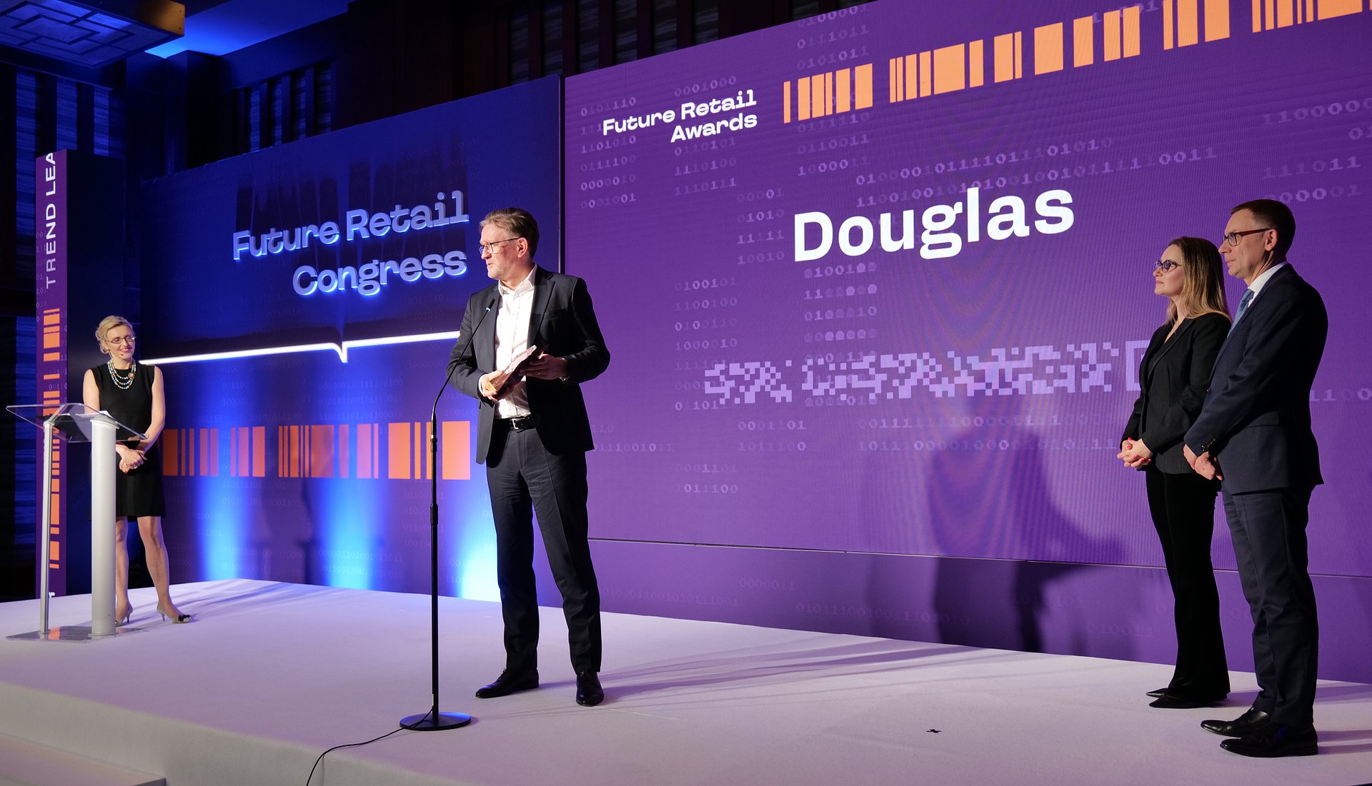 DOUGLAS Z NAGRODĄ „TREND LEADER” ZA WYZNACZANIE NOWYCH STANDARDÓW W BUDOWANIU WYJĄTKOWYCH DOŚWIADCZEŃ KONSUMENCKICH