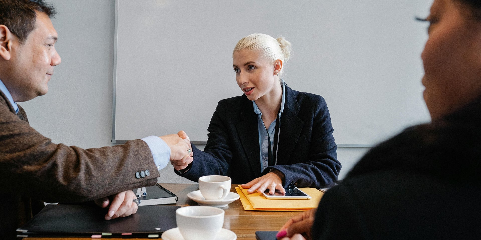 Jak technologia przywraca „ludzką twarz” rekrutacji – koniec rekruterów-operatorów procesu