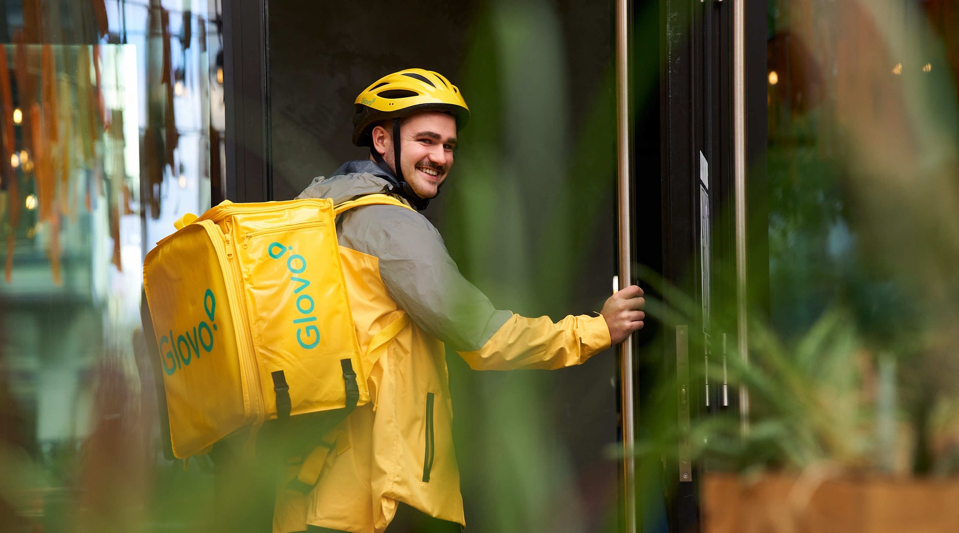 MOL i Glovo łączą siły. Oferta gastronomiczna jeszcze bliżej klientów