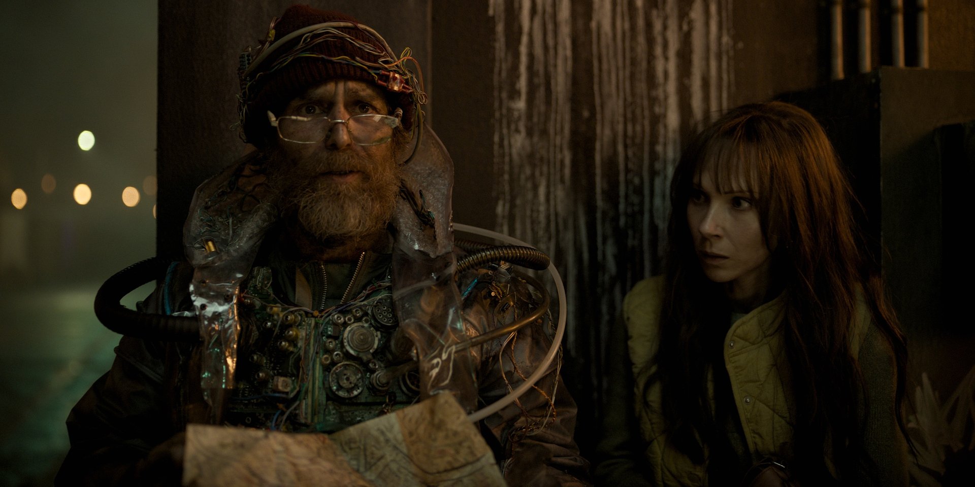 Ten film zrobił szaleniec! Prezentujemy plakat filmu BAW SIĘ DOBRZE I PRZEŻYJ