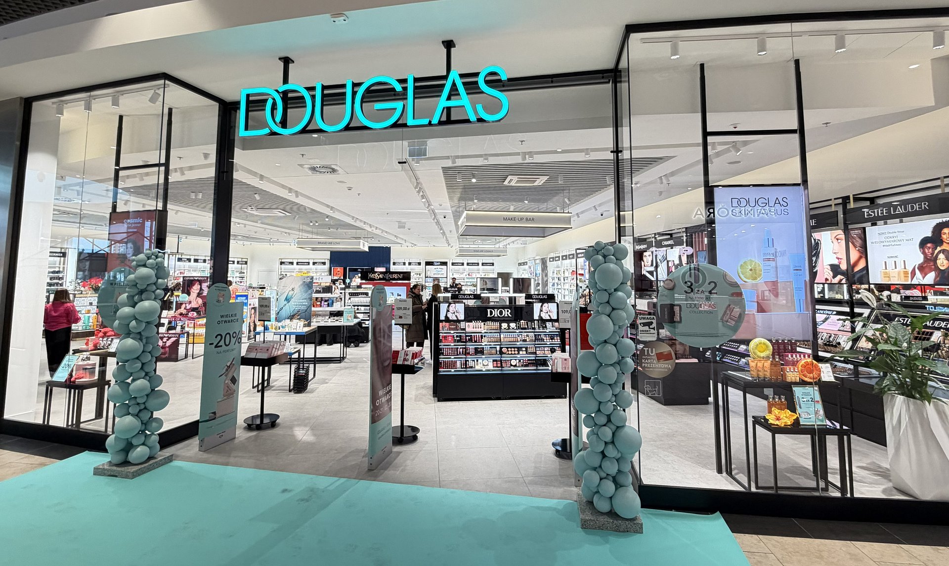 DOUGLAS W TORUNIU W NOWEJ ODSŁONIE. PERFUMERIA W GALERII COPERNICUS PONOWNIE OTWARTA