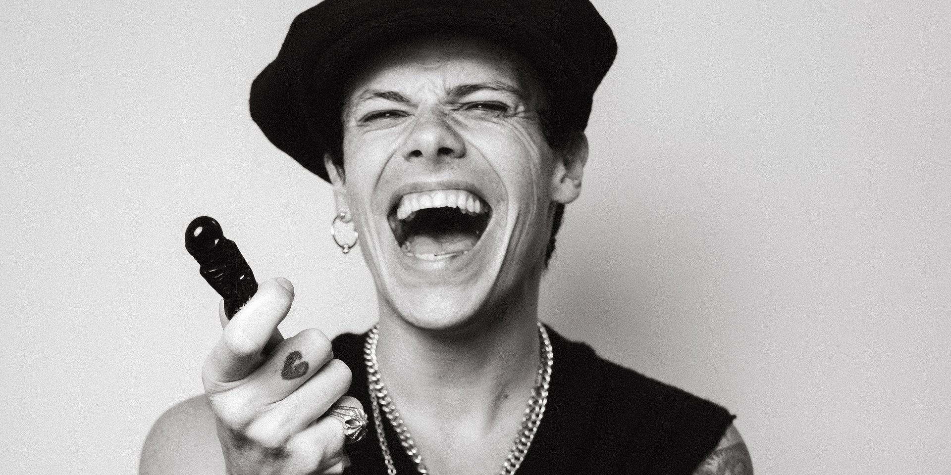 Yungblud dopełnia album „Idols” sześcioma nowymi utworami