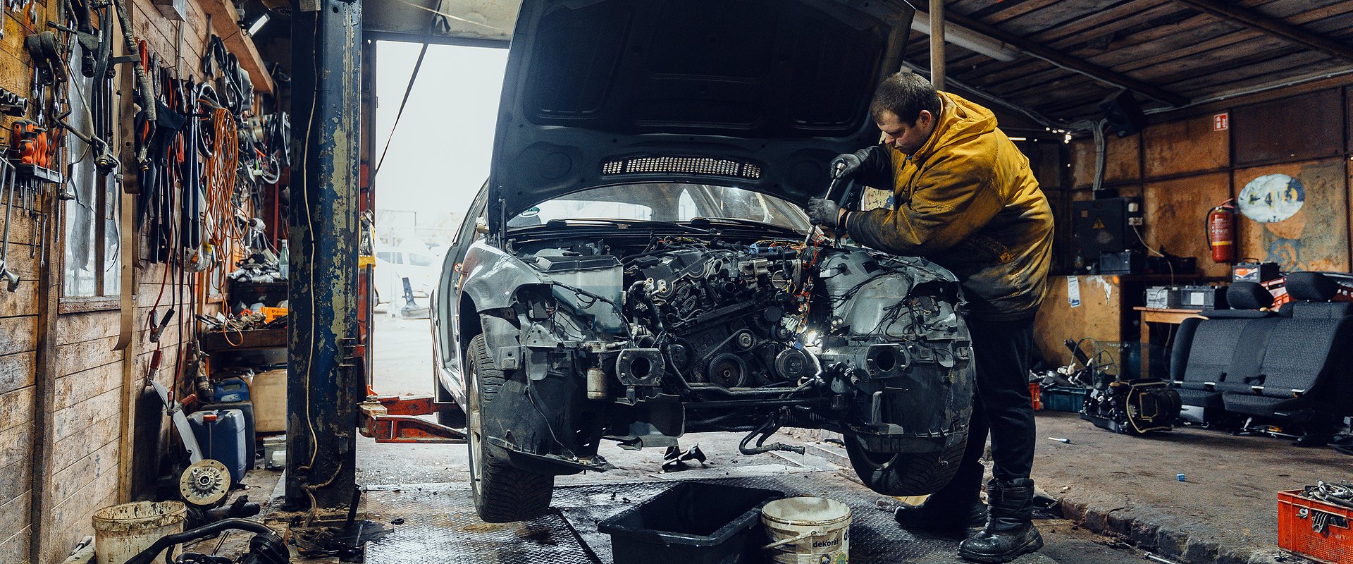 Raporty dotyczące historii pojazdów ujawniają szokujące fakty z rynku wtórnego: niektóre auta mają cofnięty licznik o niemal 320 000 kilometrów!