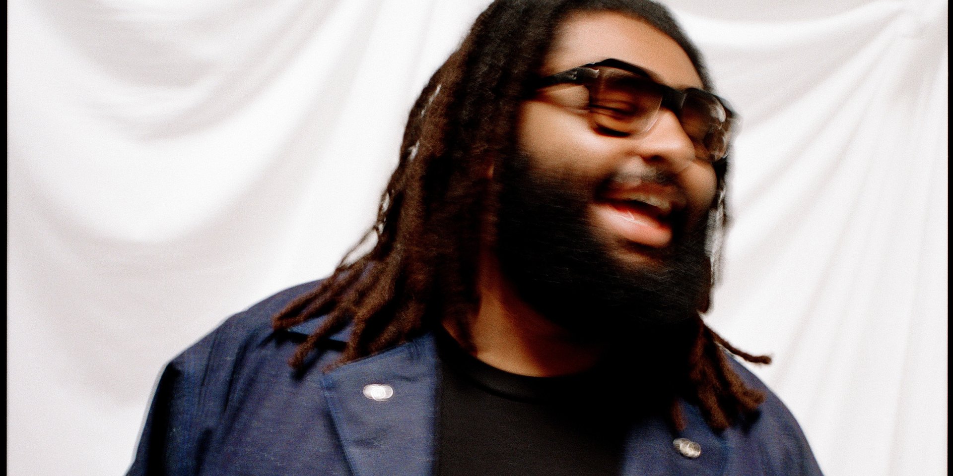 Elmiene z nowymi singlami „Honour” i „I Want In”