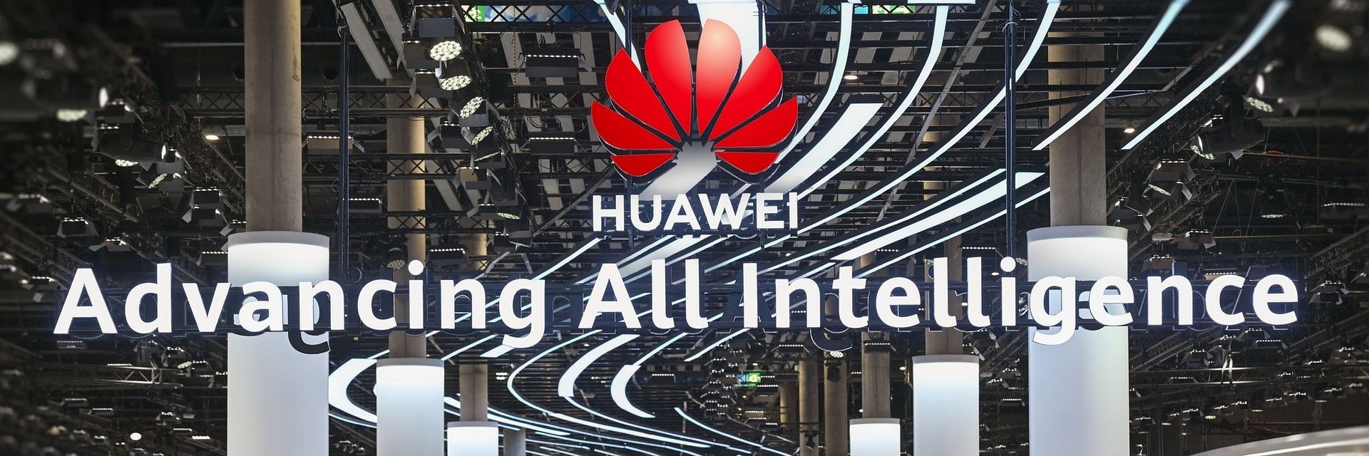 Huawei prezentuje udoskonalone rozwiązania AI-Centric Network na MWC 2026