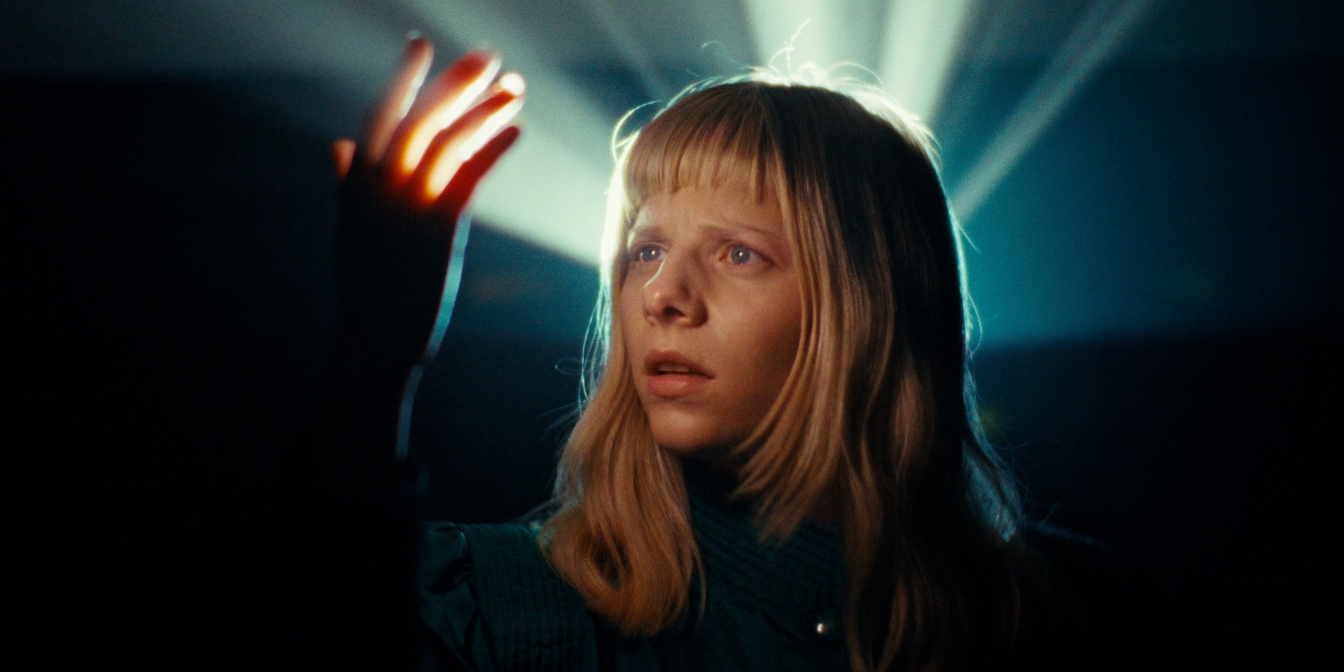 TOMORA porywa nas daleko stąd w singlu „Somewhere Else”