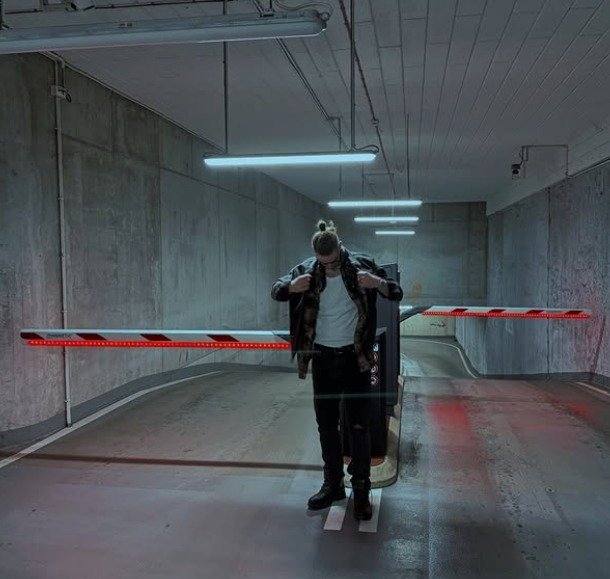 Sztoss, Trill Pem - Saint Laurent