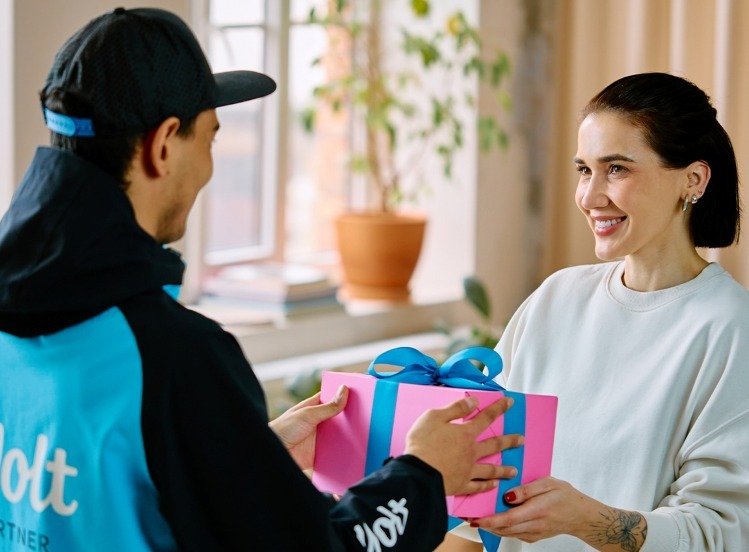 Oryginalny prezent na Dzień Kobiet bez stresu i wychodzenia z domu? Wolt podpowiada i dostarcza upominki nawet w kilkadziesiąt minut