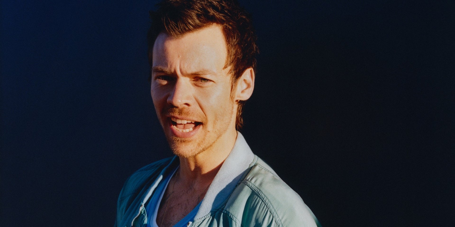 HARRY STYLES VYDAL KISS ALL THE TIME. DISCO OCCASIONALLY. ALBUM JE DOSTUPNÉ NA VŠECH STREAMOVACÍCH PLATFORMÁCH