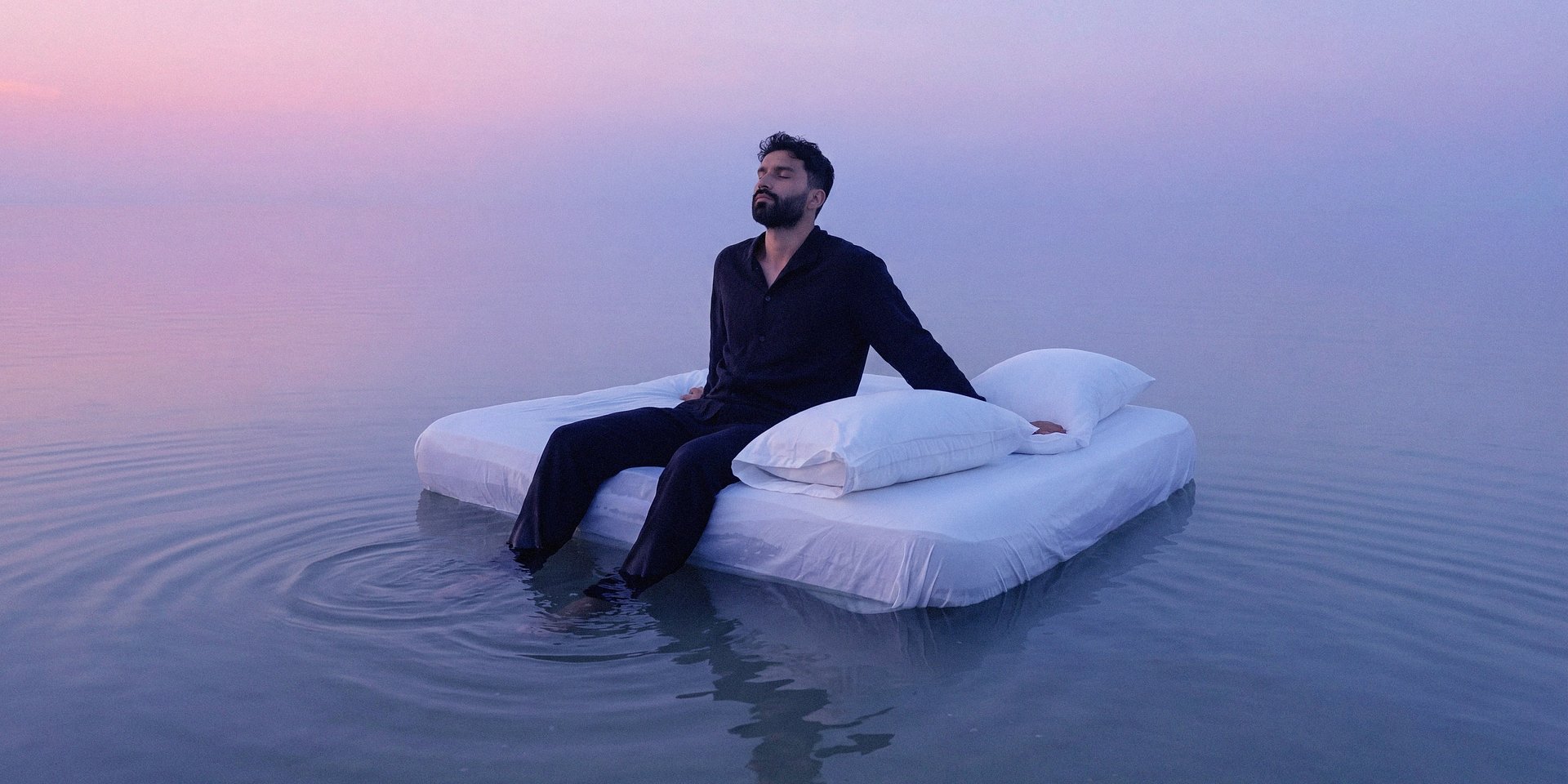 R3HAB łapie za mikrofon w singlu „Right here…” z udziałem RHODESA