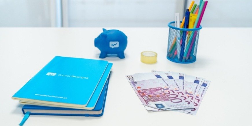 Doutor Finanças oferece acesso gratuito a cursos de literacia financeira a mulheres