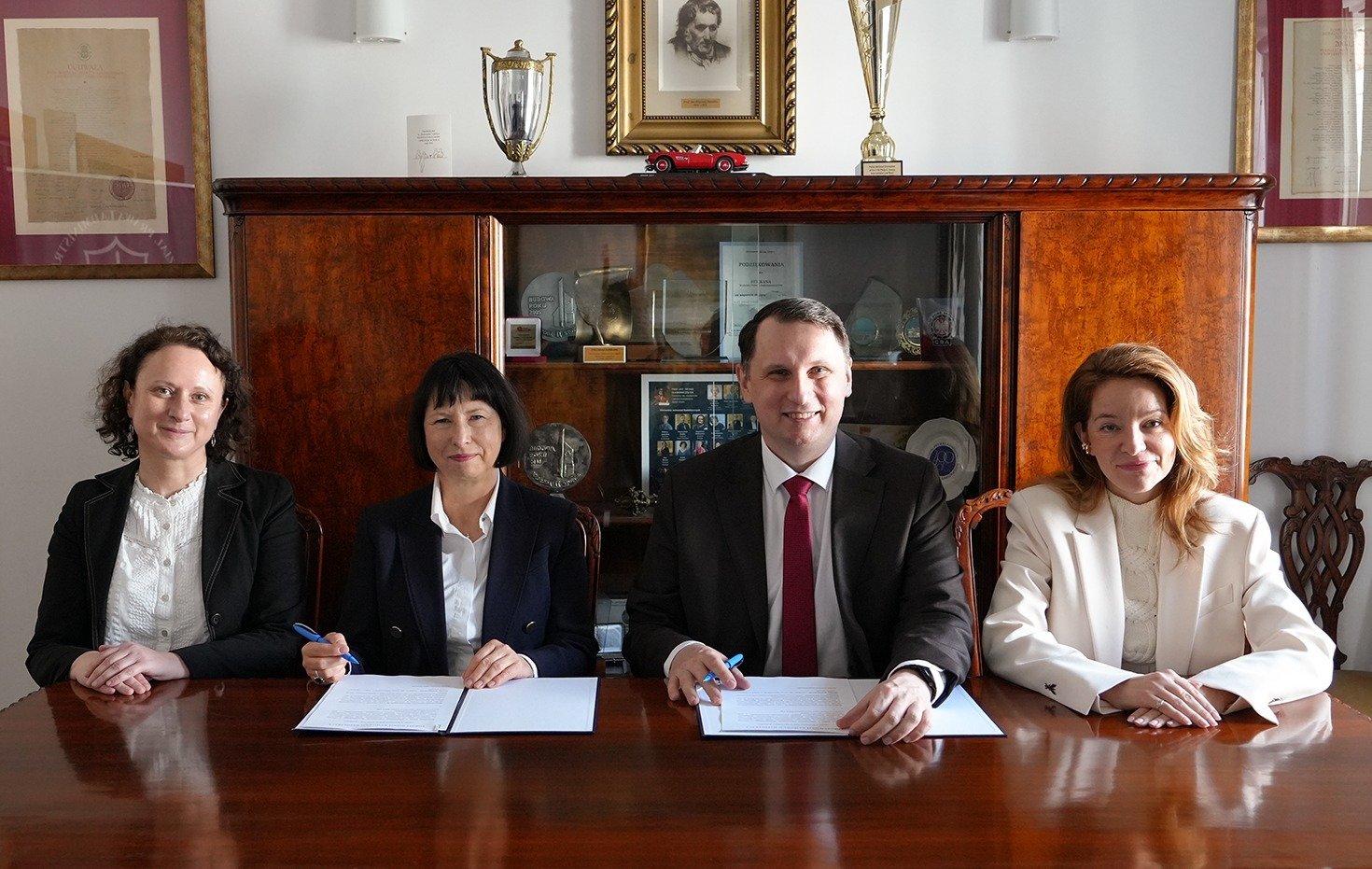 Współpraca dla przyszłości prawa i biznesu. Wydział Prawa i Administracji Uniwersytetu Warszawskiego oraz Grupa Saint-Gobain w Polsce łączą siły