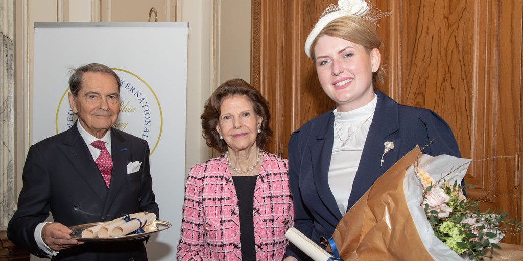 Laureatka Queen Silvia Nursing Award 2025 odebrała nagrodę od JKM Królowej Szwecji Sylwii