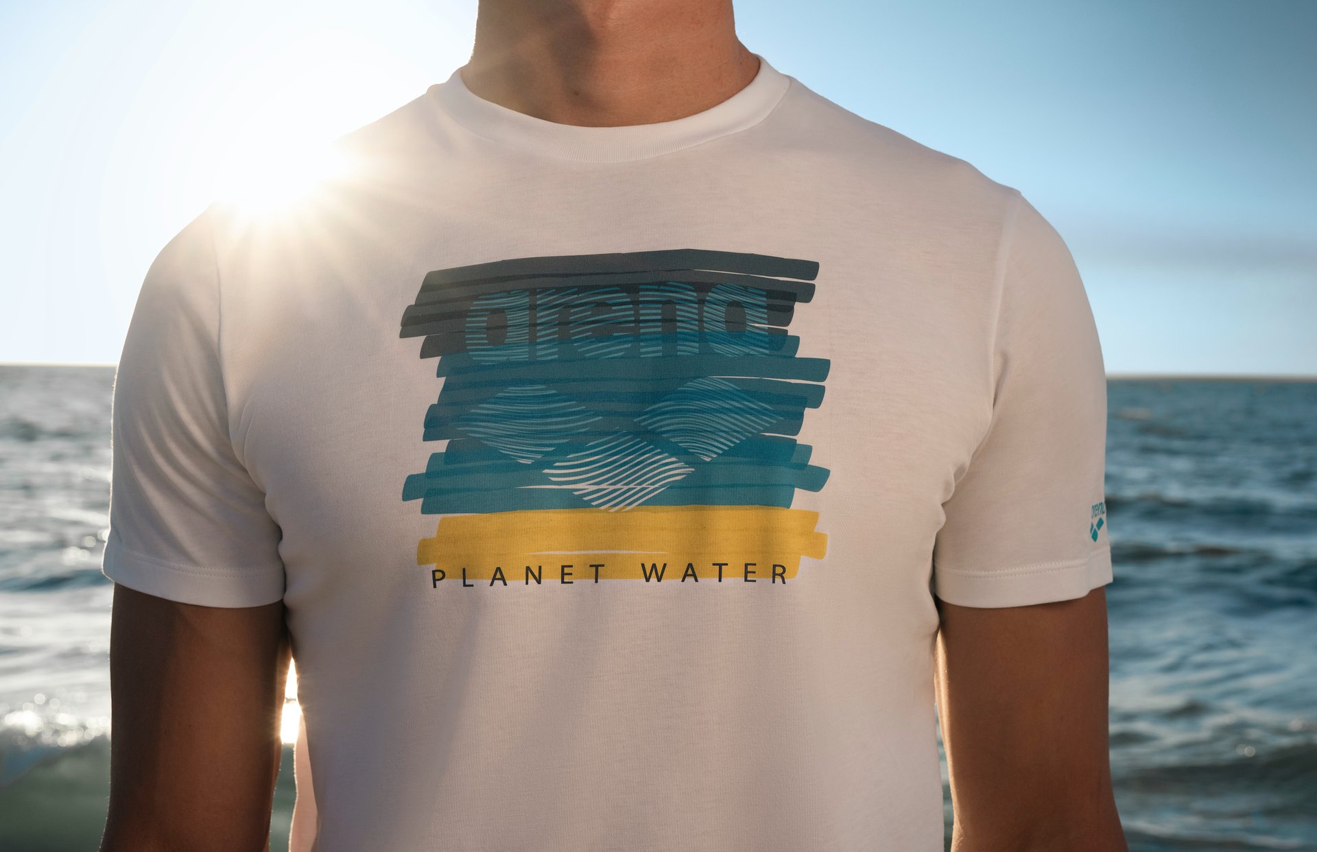 ARENA PRESENTA LA NUOVA COLLEZIONE BEACHWEAR SS26