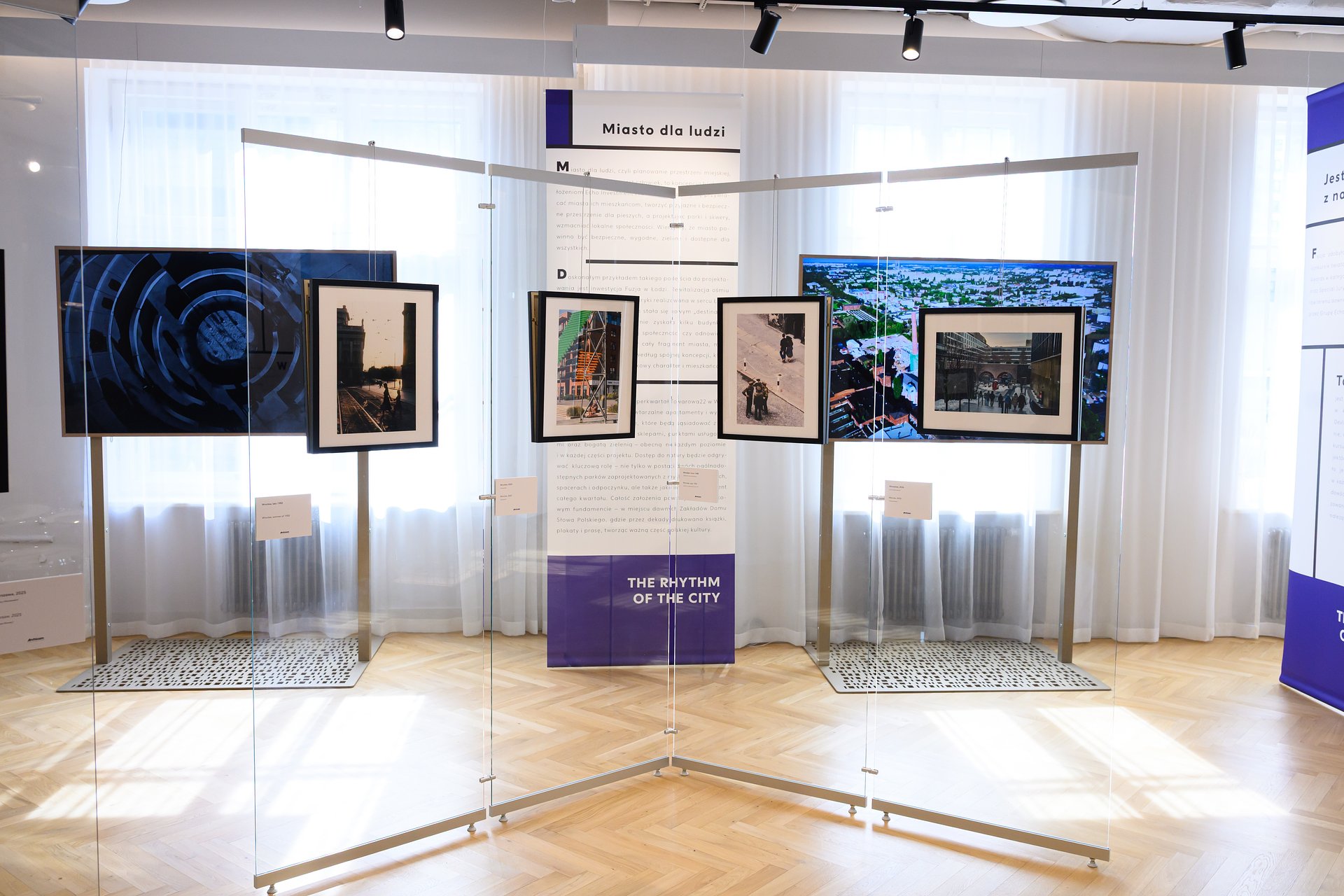 Polska oczami Chrisa Niedenthala na niepublikowanych dotąd kadrach. Wystawa „The Rhythm of the City” już dostępna dla zwiedzających