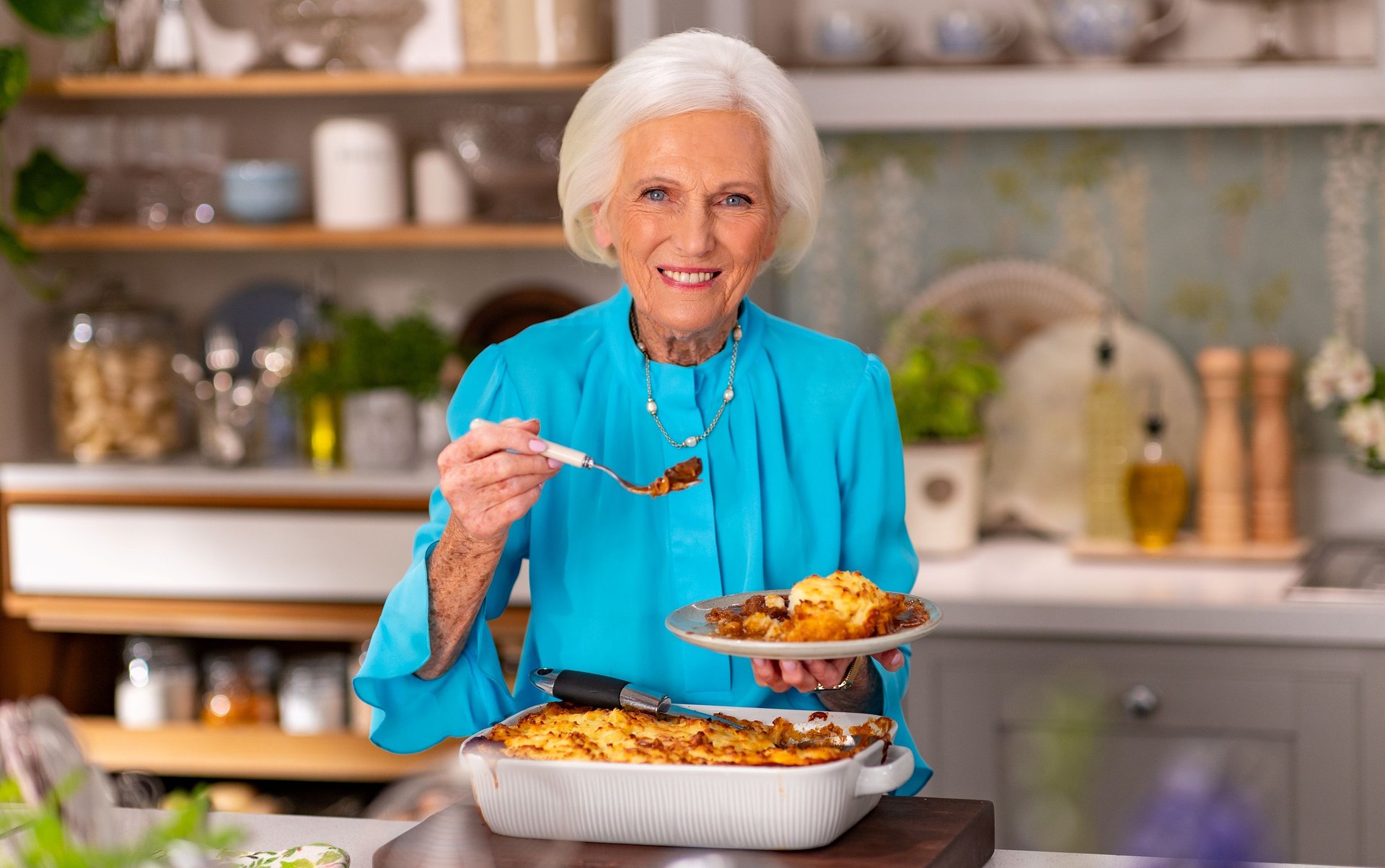 24Kitchen assinala aniversário de ícone da gastronomia Mary Berry