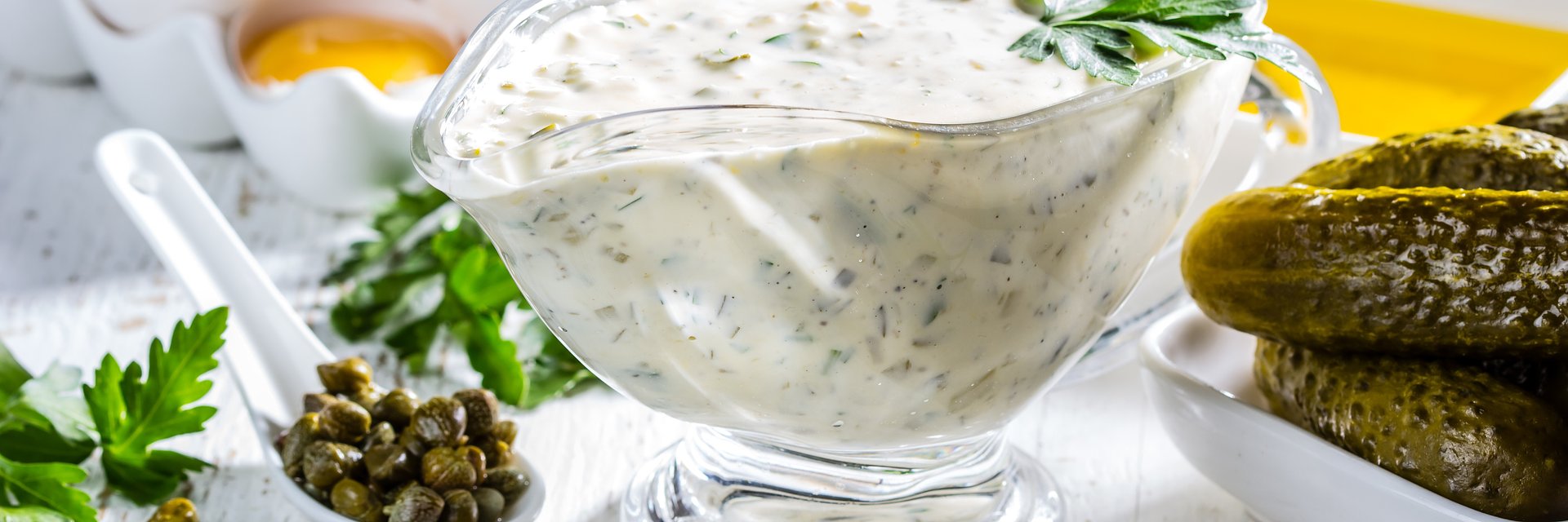 Wielkanoc bez grymaszenia. Poznaj „sprytny” sos tatarski, który pokochają nawet dzieci