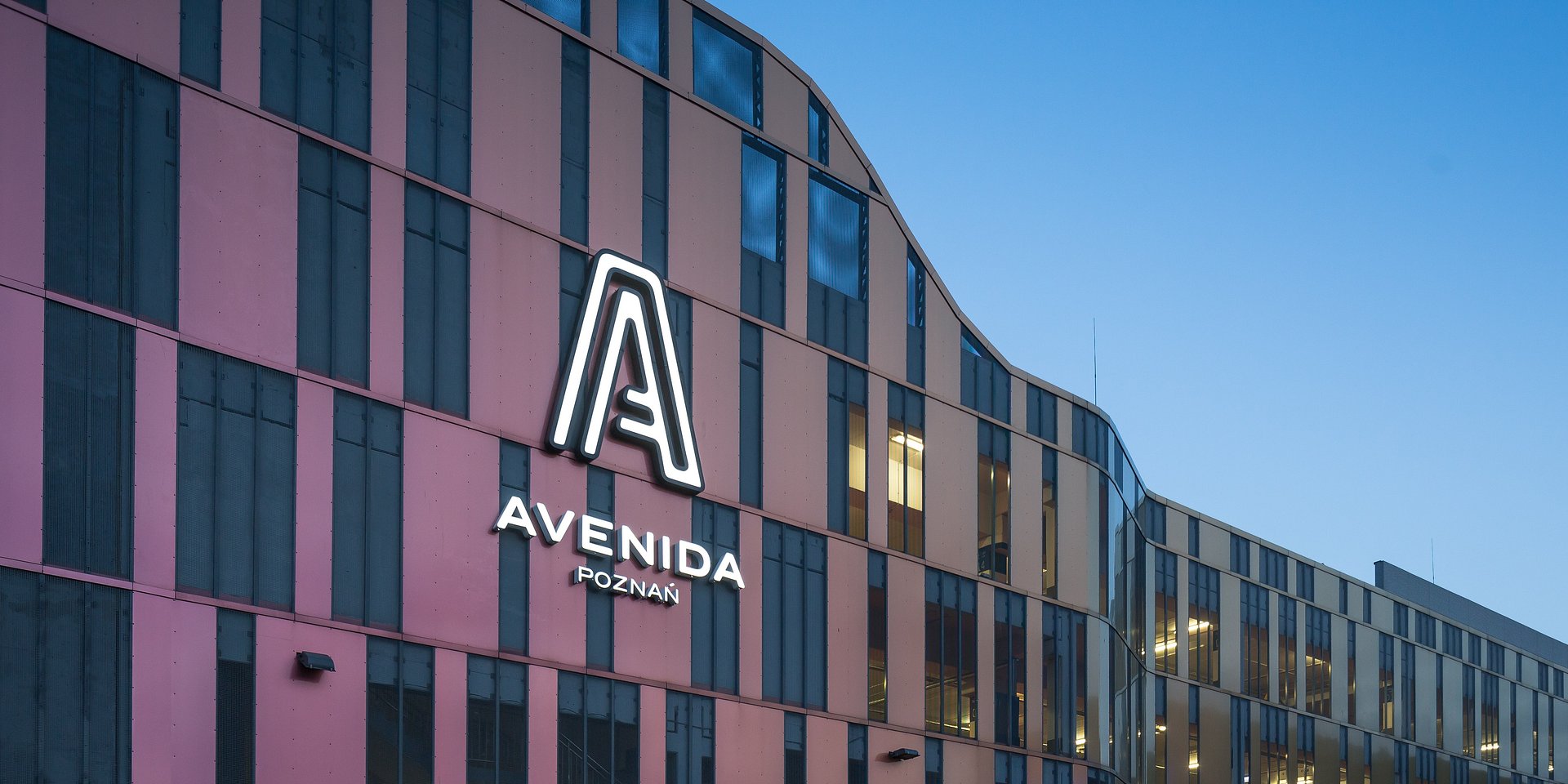 Avenida z pierwszym w Poznaniu salonem Smoke Shop